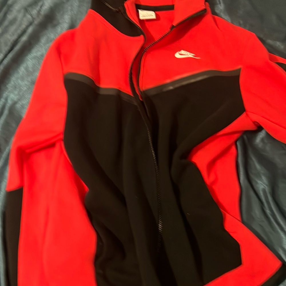 Hard to get Nike tech red and black